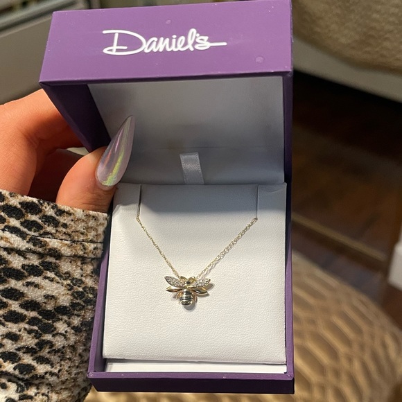 Diamond HoneyBee Necklace & Stud Earrings Set - Picture 6 of 7